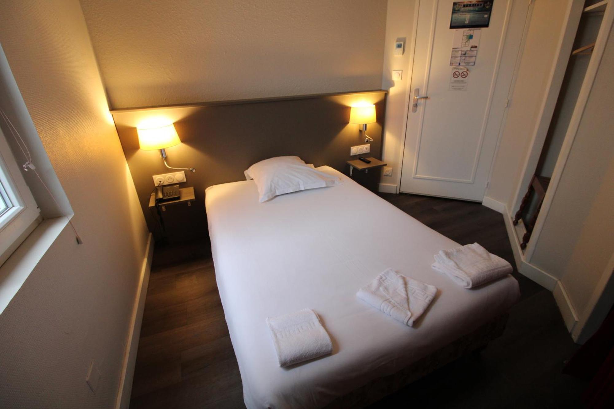 Hotel Casabianca Мулен Екстер'єр фото